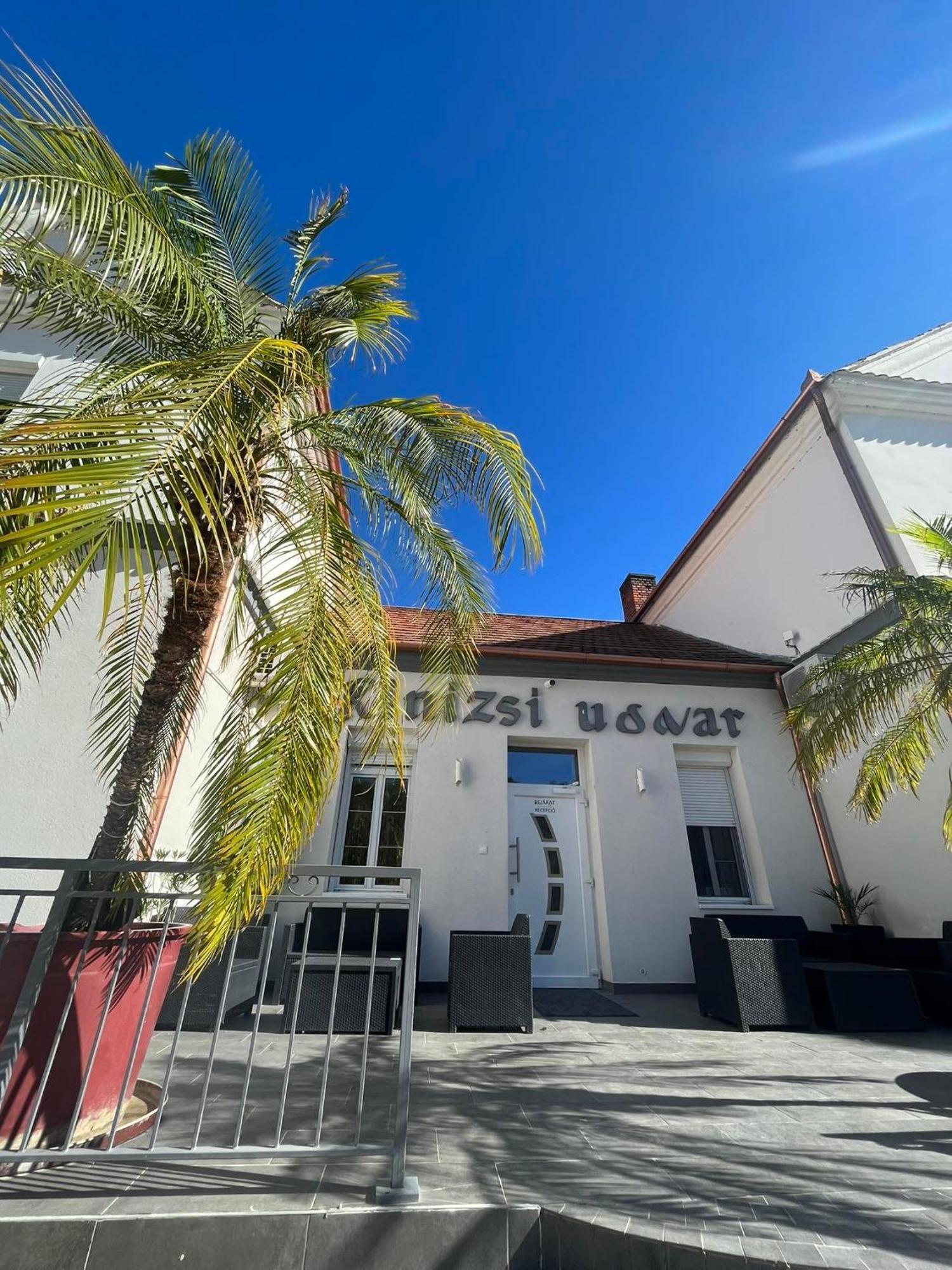 Balatonboglár Kinizsi Udvar Apartmanhaz المظهر الخارجي الصورة